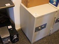 Kluis/datasafe profiler 070d. afmeting 50 x50 cm. hoogte 70 cm. sleutels aanwezig