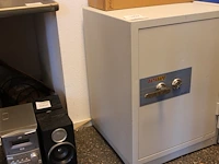 Kluis/datasafe profiler 070d. afmeting 50 x50 cm. hoogte 70 cm. sleutels aanwezig - afbeelding 2 van  2