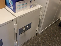 Kluis/datasafe profiler 070d. afmeting 50 x50 cm. hoogte 70 cm. sleutels aanwezig
