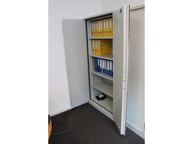 Kluiskast profiler met twee deuren, afm. 94 x 54 x 195 cm. - afbeelding 3 van  3