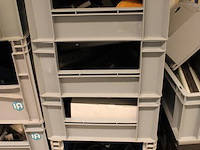 Klus en ontwikkelings producten in 12 kunststof kratten w.o. kabels, collectoren, kabelgoot en bevestigings... - afbeelding 4 van  5