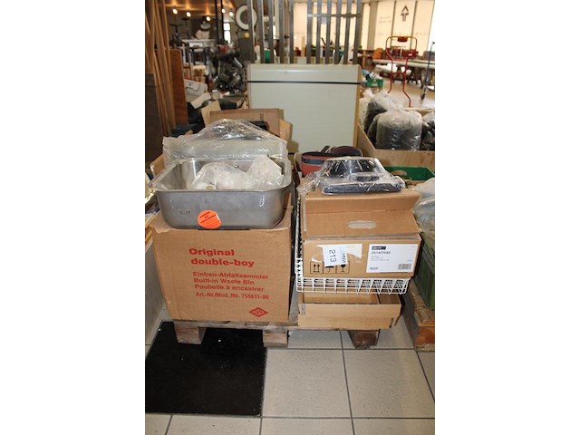 Klusproducten w.o. dakdoorvoer, inbouw afvalbak, dakloodvervanger, mandjes, metalen poten en hilti producte... - afbeelding 2 van  3