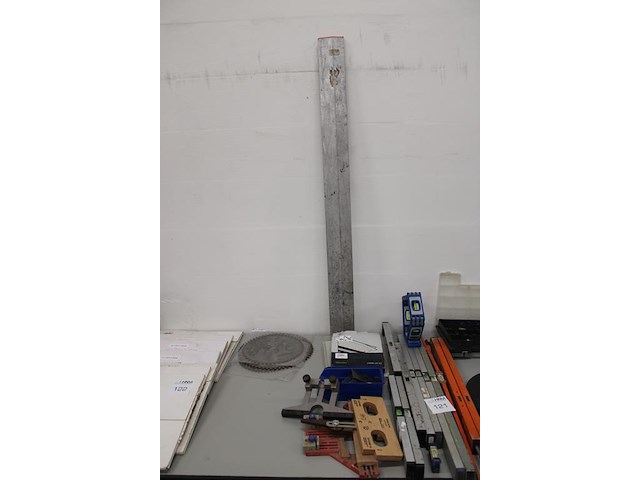 Klusproducten w.o. waterpassen, doorslijpschijven en rij. - afbeelding 3 van  3