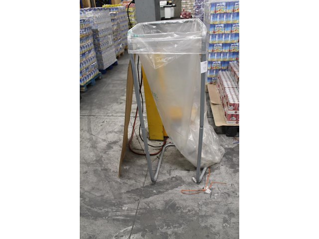 Knapzakhouder. - afbeelding 2 van  2