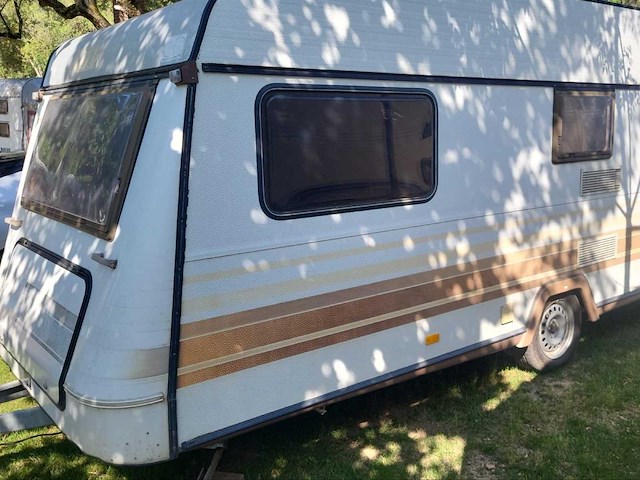 Knaus 4307 caravan - afbeelding 1 van  6