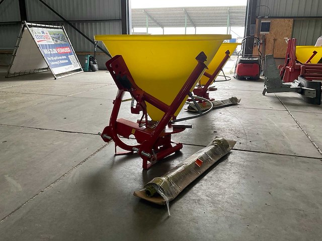 Knegt ms300 kunstmeststrooier / zoutstrooier - afbeelding 2 van  5