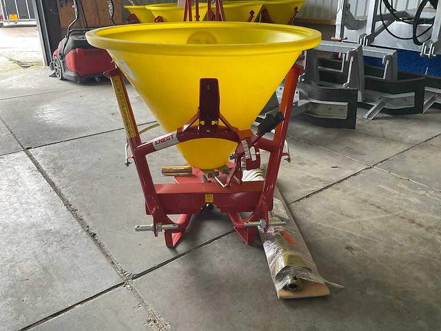 Knegt ms300 kunstmeststrooier / zoutstrooier - afbeelding 2 van  5