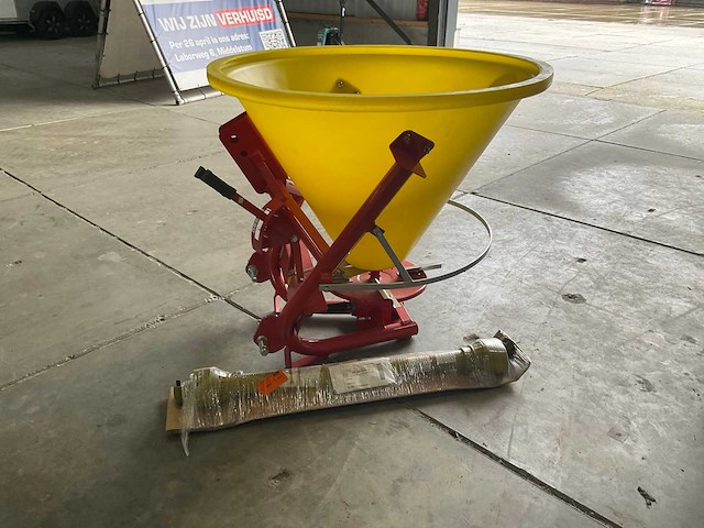 Knegt ms300 kunstmeststrooier / zoutstrooier - afbeelding 3 van  5