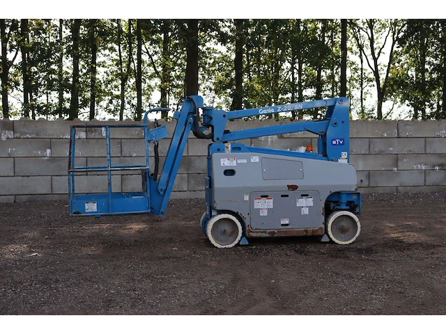 Knikarmhoogwerker genie z-20/8n elektrisch 200kg 8.1m 1999 - afbeelding 1 van  1