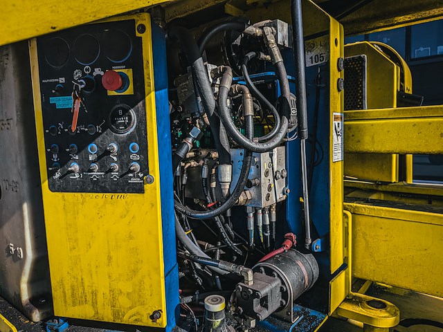 Knikarmhoogwerker, genie, z-60/34, 2003 - afbeelding 6 van  31