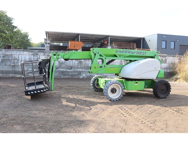 Knikarmhoogwerker nifty hr21de elektrisch+diesel 13m 2010 - afbeelding 1 van  1