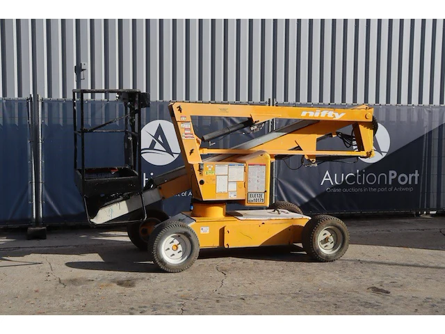 Knikarmhoogwerker niftylift hr12 ne elektrisch 200kg 12m 2011 - afbeelding 1 van  1