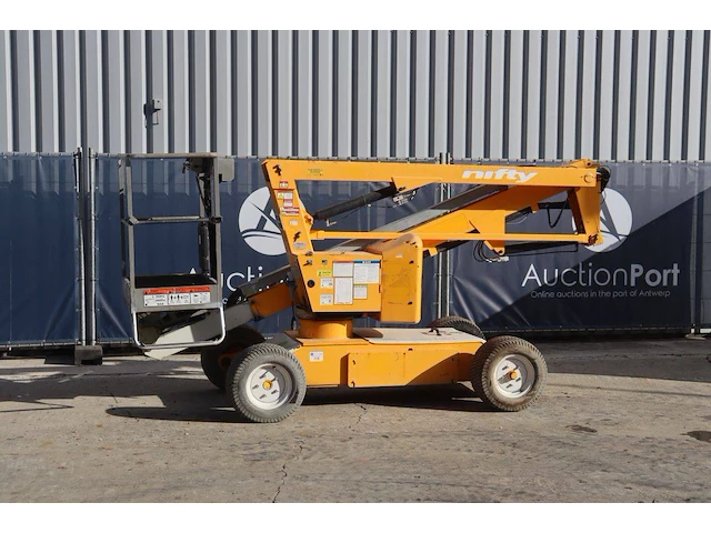 Knikarmhoogwerker niftylift hr12 ne elektrisch 200kg 12m 2012 - afbeelding 1 van  1