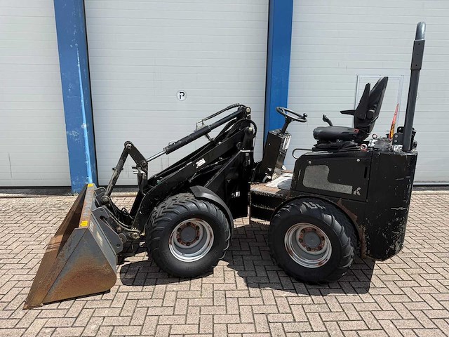 Knikmops - 180 - shovel - 2020 - afbeelding 1 van  24
