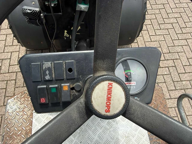 Knikmops - 180 - shovel - 2020 - afbeelding 8 van  24