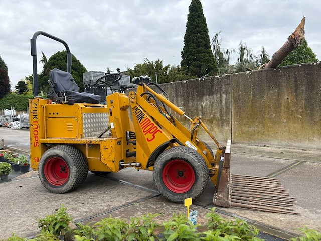 Knikmops - 2011 - 90 - shovel - afbeelding 22 van  24