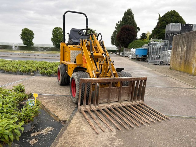 Knikmops - 2011 - 90 - shovel - afbeelding 23 van  24
