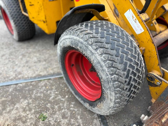 Knikmops - 2011 - 90 - shovel - afbeelding 24 van  24