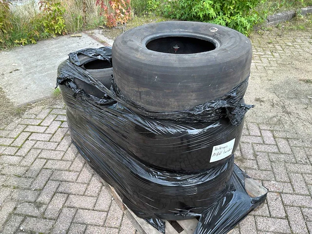 Knikmops good year asfalt banden (5x) - afbeelding 2 van  9