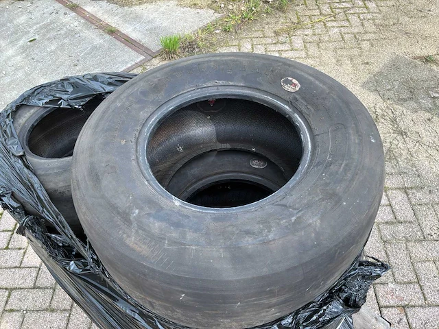 Knikmops good year asfalt banden (5x) - afbeelding 4 van  9