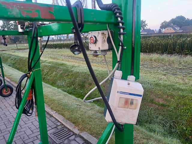 Knipcarrousel voor containerplanten - afbeelding 9 van  12