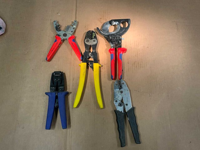 Knipex ,klauke ,haupa tangen t.b.v elektra instalatie (5x) - afbeelding 1 van  7