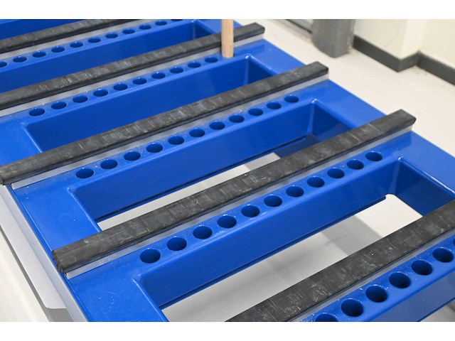 Knoll feinmechanik glas transportwagen inclusief glashouders - afbeelding 8 van  9