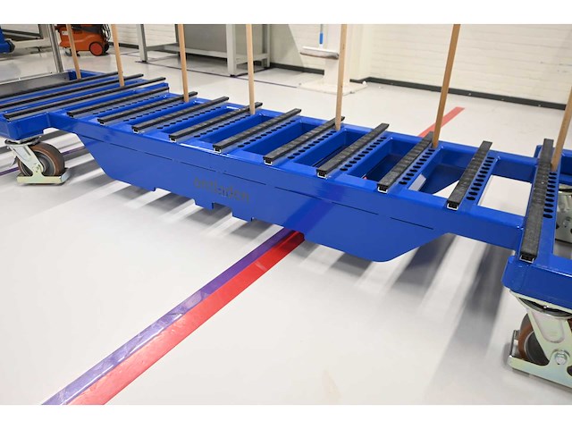 Knoll feinmechanik glas transportwagen inclusief glashouders - afbeelding 3 van  9