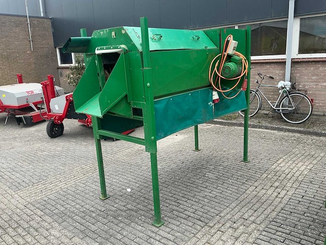 Knolselderij reinigingsmachine - afbeelding 1 van  4