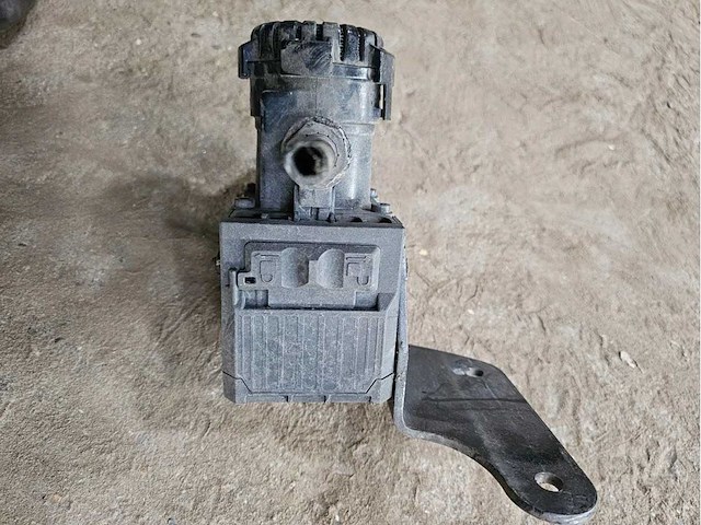 Knorr-bremse - ebs - modulator - afbeelding 2 van  3