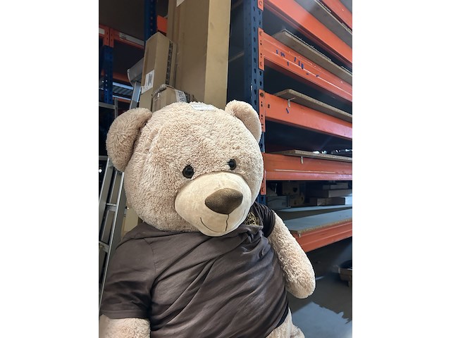 Knuffel en stoel - afbeelding 2 van  5