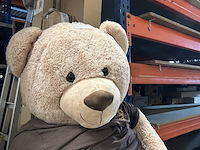 Knuffel en stoel - afbeelding 2 van  5