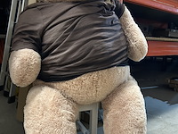 Knuffel en stoel - afbeelding 3 van  5