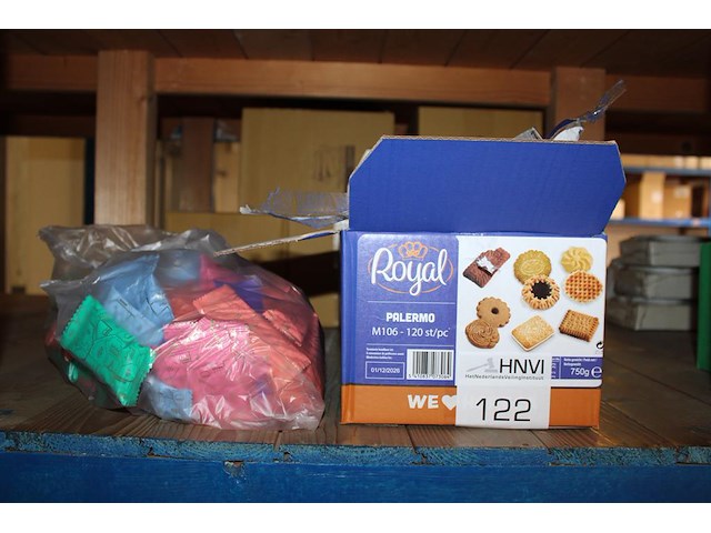 Koekjes royal in doos. 120 stuks. tht 12-2026. - afbeelding 1 van  2