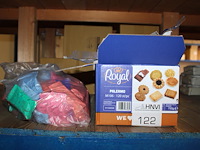 Koekjes royal in doos. 120 stuks. tht 12-2026. - afbeelding 1 van  2