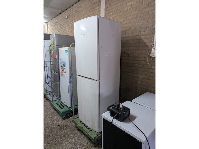 Koel- / vriescombinatie met koeler en vriezer - afbeelding 1 van  7