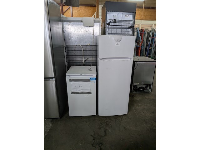 Koel- / vriescombinatie met ladevriezer indesit, beko - afbeelding 1 van  5