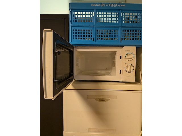 Koel-vriescombinatie met magnetron, o.a. zanussi - afbeelding 8 van  10