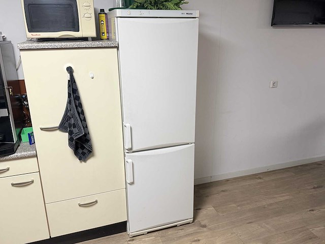 Koel-vriescombinatie miele - afbeelding 1 van  4