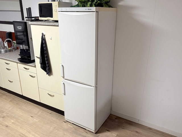 Koel-vriescombinatie miele - afbeelding 3 van  4