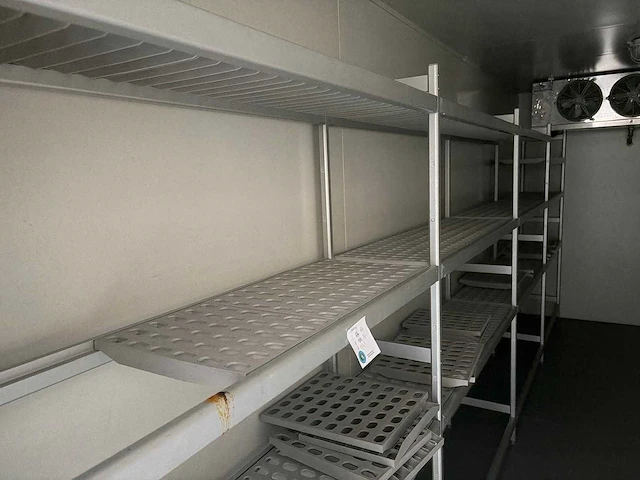 Koelcel en vriescel met stellingen - afbeelding 2 van  36