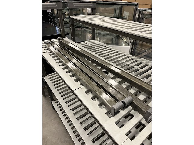 Koelcel/vriescel stelling 2 x 160 cm (1x 3 schappen, 1x 4 schappen) cambro - afbeelding 3 van  5