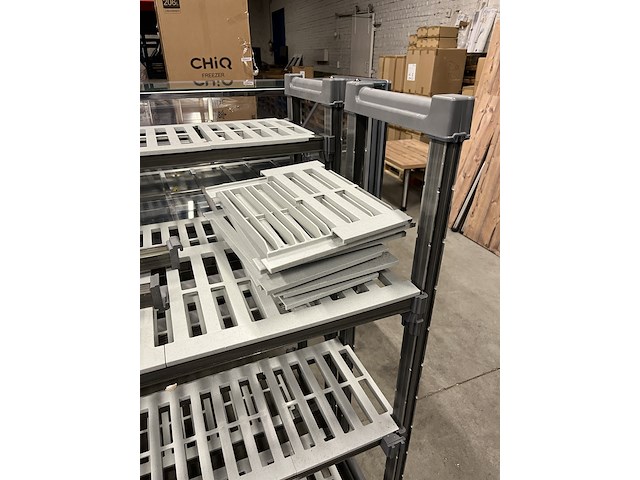 Koelcel/vriescel stelling 2 x 160 cm (1x 3 schappen, 1x 4 schappen) cambro - afbeelding 4 van  5