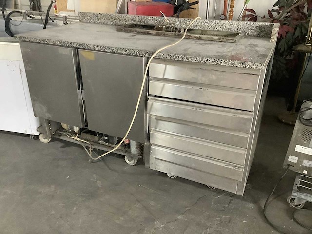 Koeling met pizza werkblad - refrigerated table - afbeelding 1 van  4