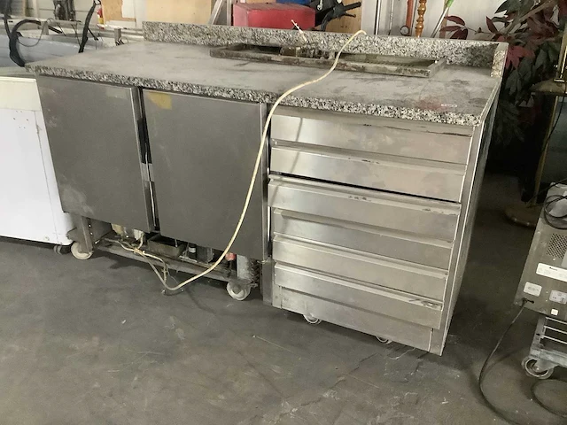 Koeling met pizza werkblad - refrigerated table - afbeelding 1 van  5
