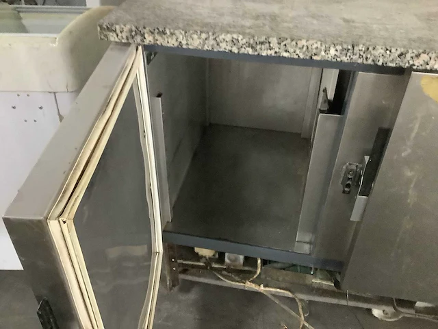 Koeling met pizza werkblad - refrigerated table - afbeelding 3 van  5