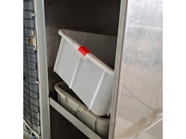 Koelkast en metalen kast met lier, liebherr - afbeelding 6 van  15