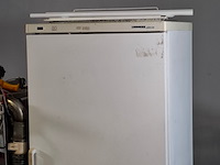 Koelkast en metalen kast met lier, liebherr - afbeelding 8 van  15
