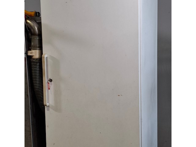 Koelkast en metalen kast met lier, liebherr - afbeelding 9 van  15
