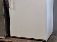 Koelkast en metalen kast met lier, liebherr - afbeelding 10 van  15